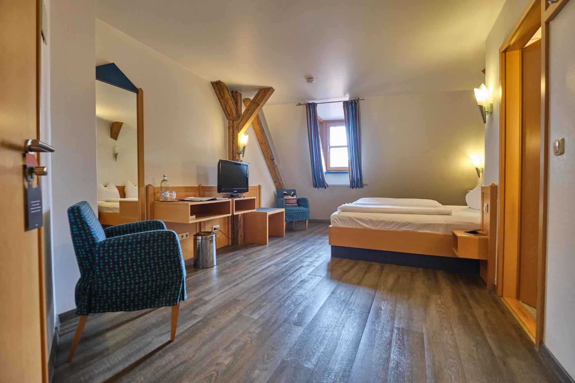 Hotel Roter Hahn Регенсбург Экстерьер фото