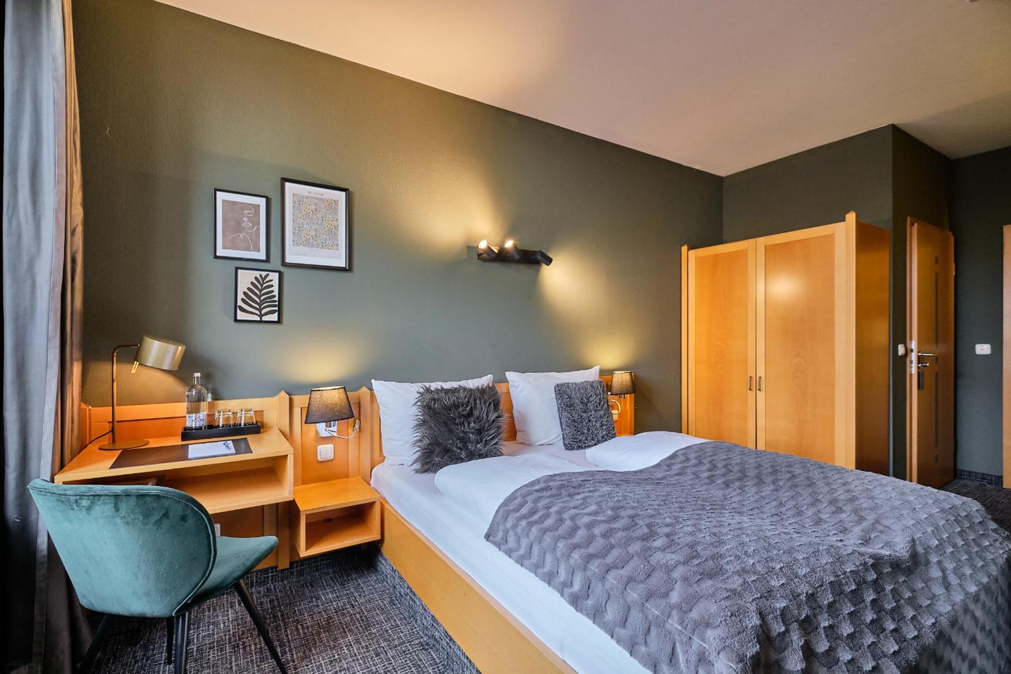 Hotel Roter Hahn Регенсбург Экстерьер фото
