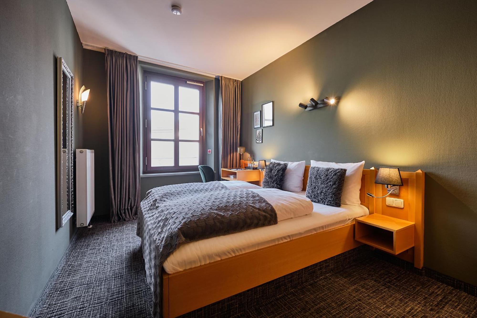 Hotel Roter Hahn Регенсбург Экстерьер фото