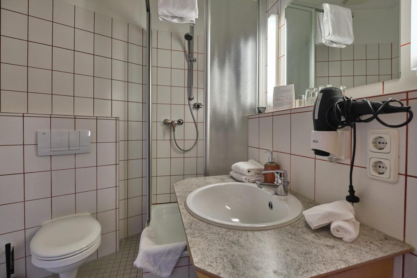 Hotel Roter Hahn Регенсбург Экстерьер фото