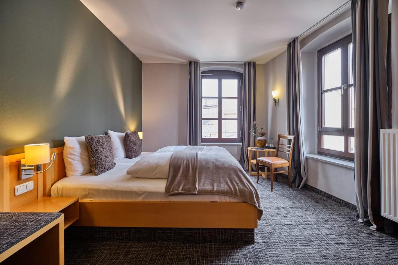 Hotel Roter Hahn Регенсбург Экстерьер фото