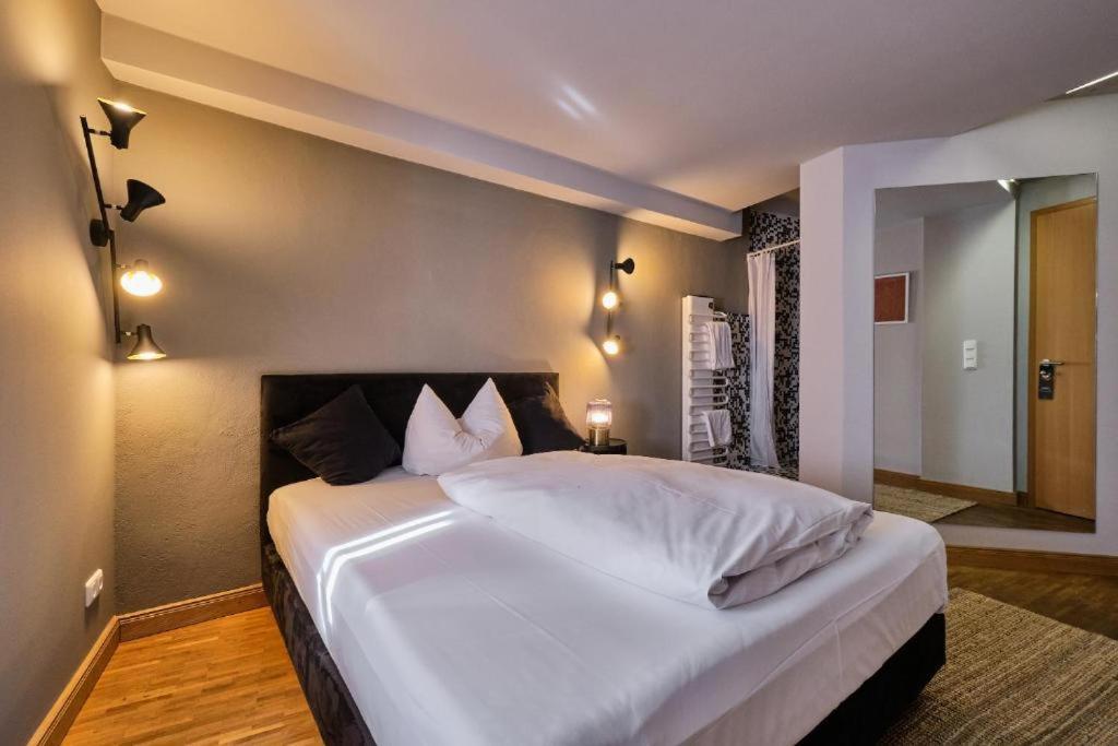 Hotel Roter Hahn Регенсбург Экстерьер фото
